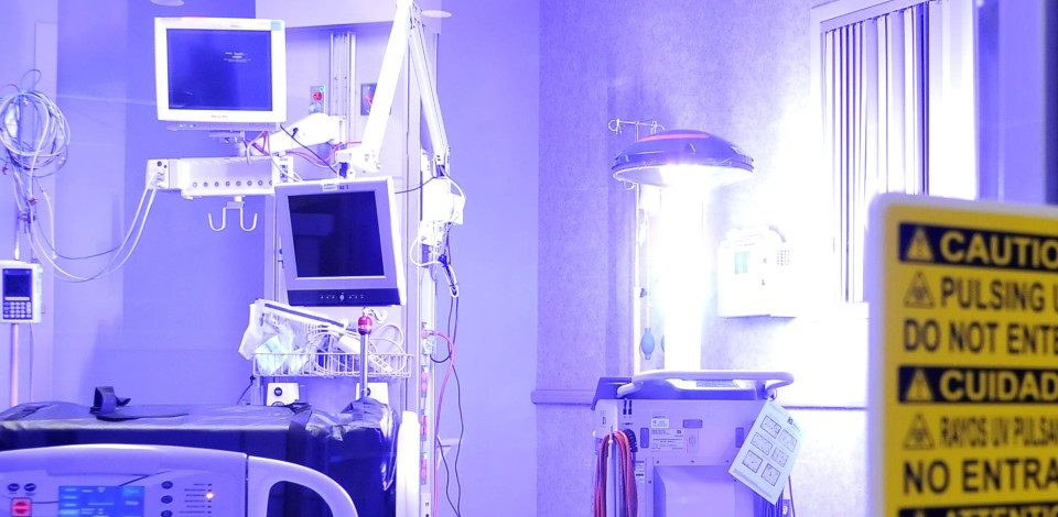 uv light robot hospital disinfection