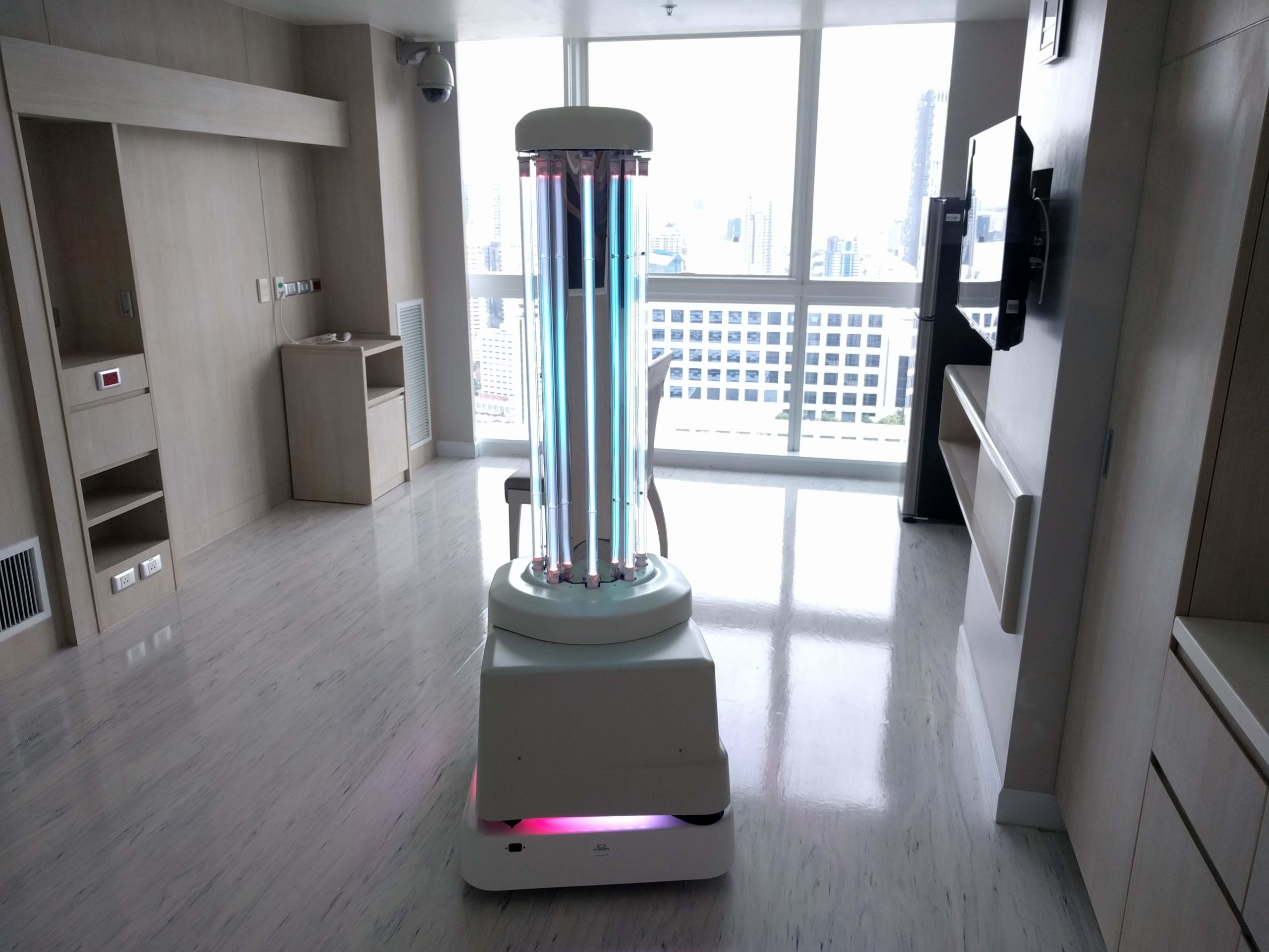 pulsed UV disinfection robot for shower