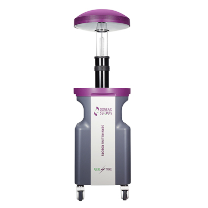 Xenon UV disinfection robot for shower